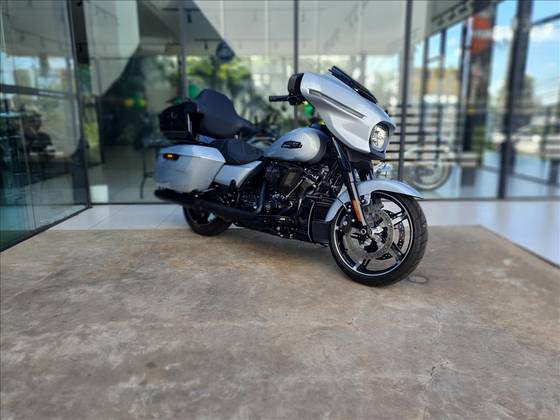 HARLEY-DAVIDSON STREET GLIDE 